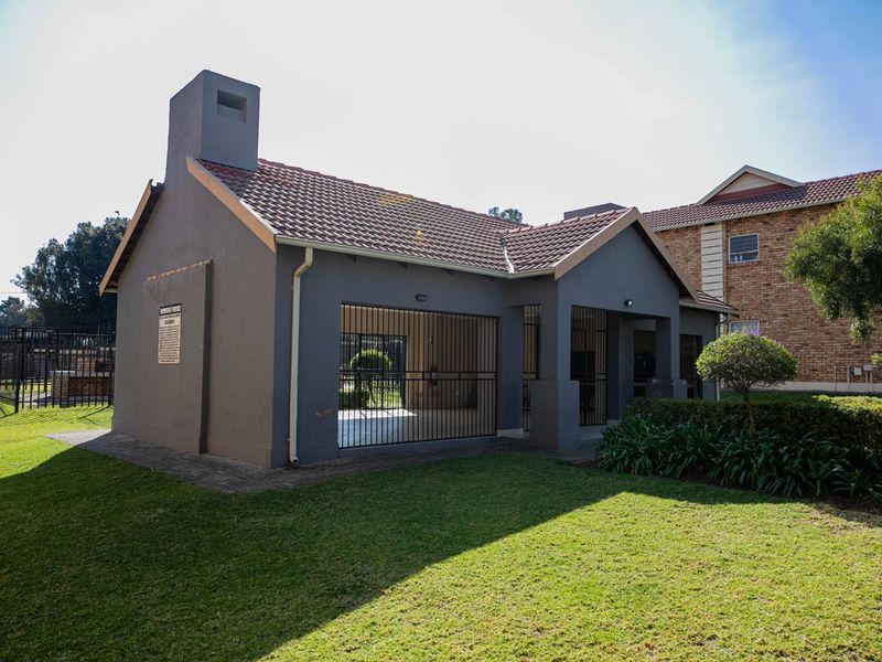 2 Bed 2 Bathroom, Family-Friendly Apartment with Clubhouse & Play Area - Photo 6