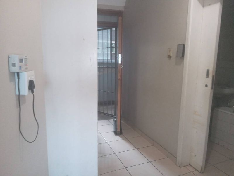 Charming 1-Bedroom Apartment in Prime Location - Photo 6