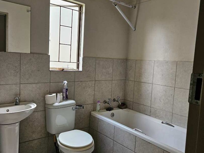 2 bedroomed town house in eldorette - Photo 8