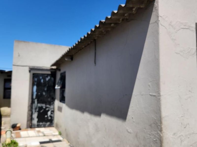 Charming Three-Bedroom Home for Sale in Nyanga, Cape Town - Photo 5