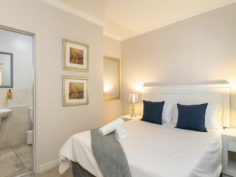A BEAUTIFULLY FURNISHED TWO BEDROOM APARTMENT - Photo 1