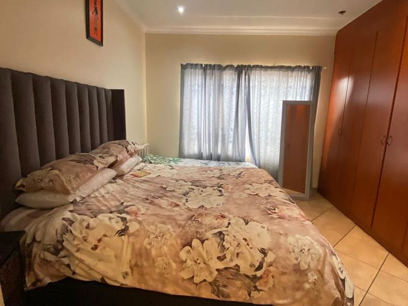 Two bedroom apartment for sale - Photo 2