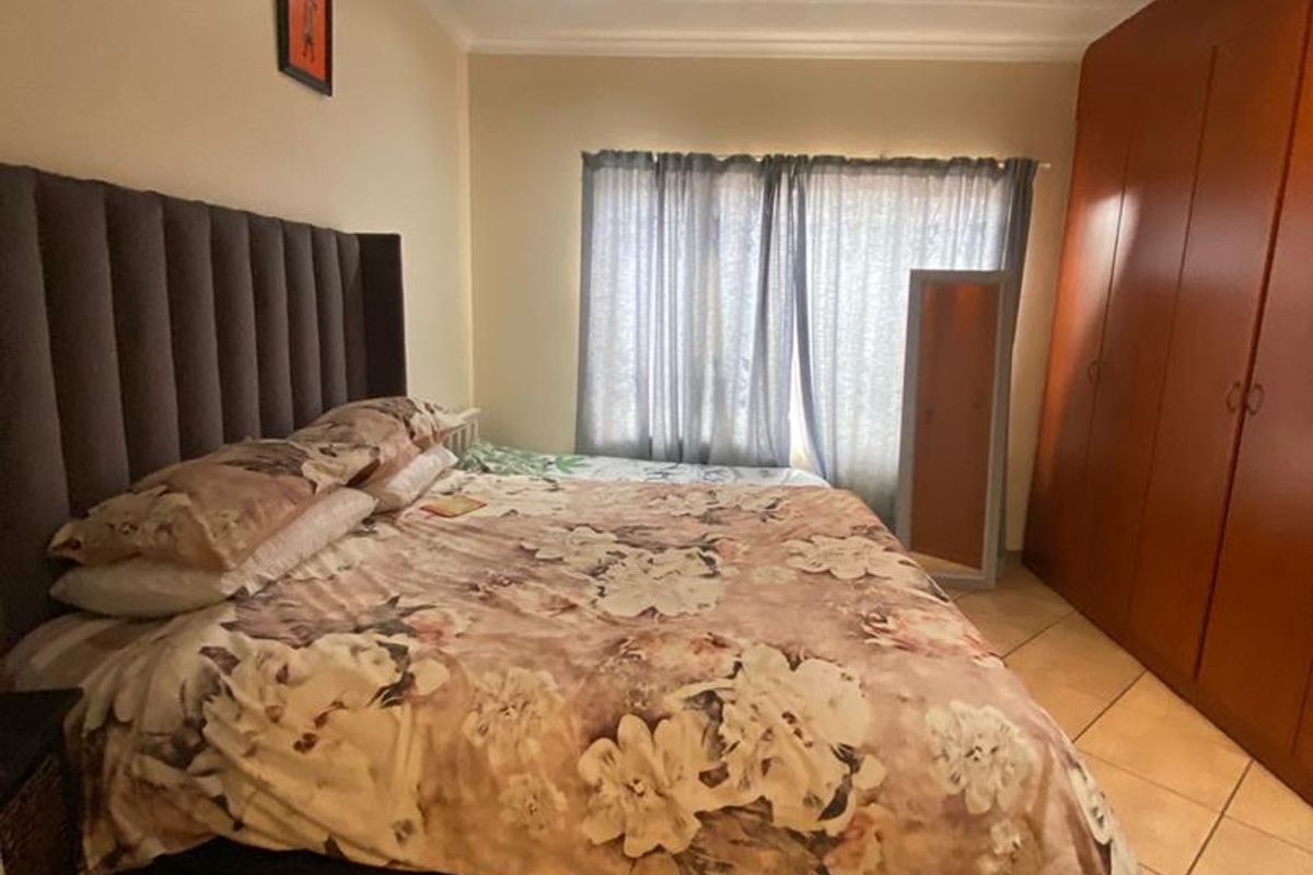 Two bedroom apartment for sale - Photo 2