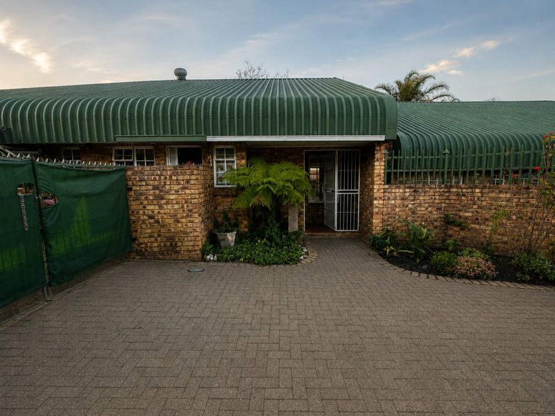Lock Up, Move In & Love the Space! - Photo 1