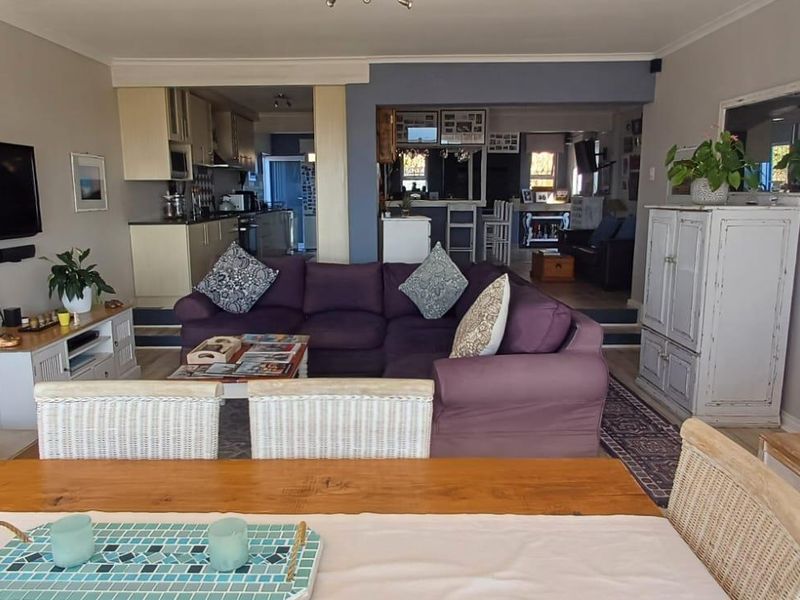 Spacious 3-Bedroom Home in Simons Town - Photo 2