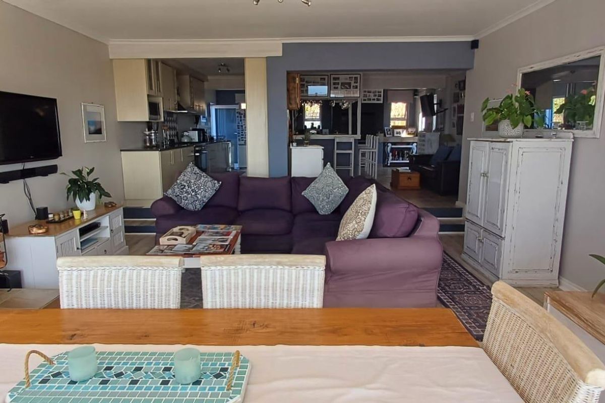 Spacious 3-Bedroom Home in Simons Town - Photo 2