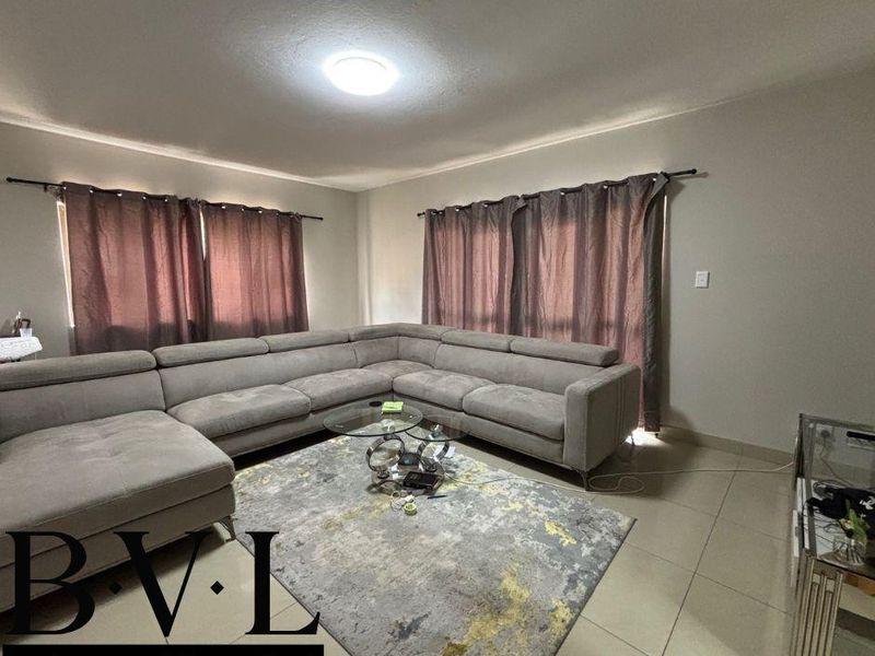 Flat for Sale in Windhoek CBD - N$1,600,000 (excl. costs) - Photo 9