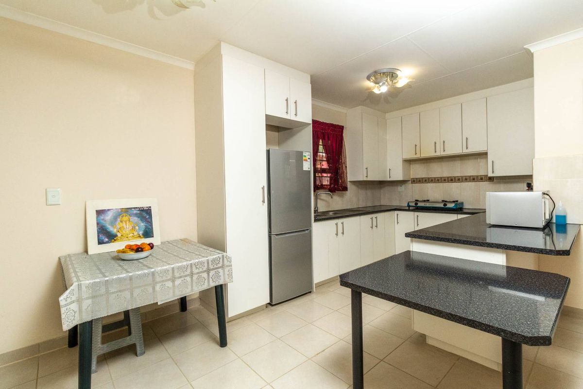 One Bedroom Garden Cottage - Photo 3