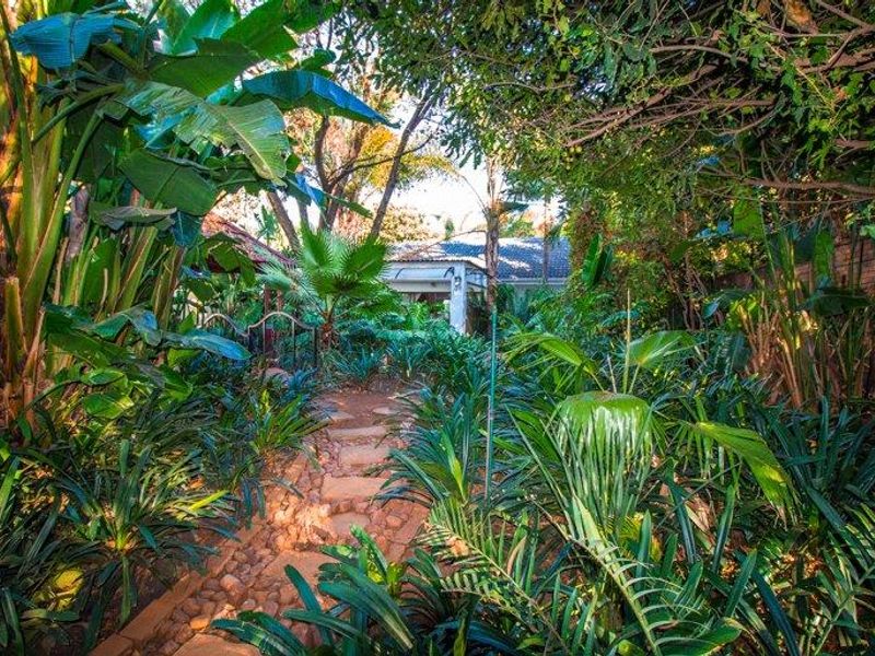 4 Bedroom home with 2 bed thatched flatlet - Photo 8