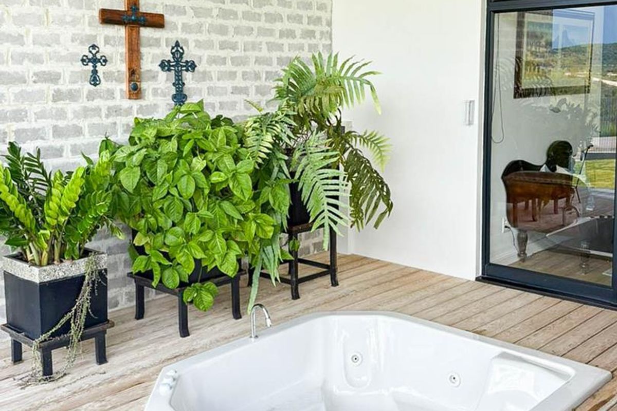 ONE-OF-A-KIND ARCHITECTURAL MASTERPIECE - Photo 3