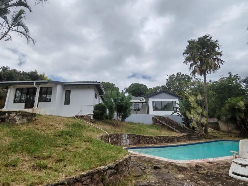 NEWLY RENOVATED PICTURESQUE - Photo 2
