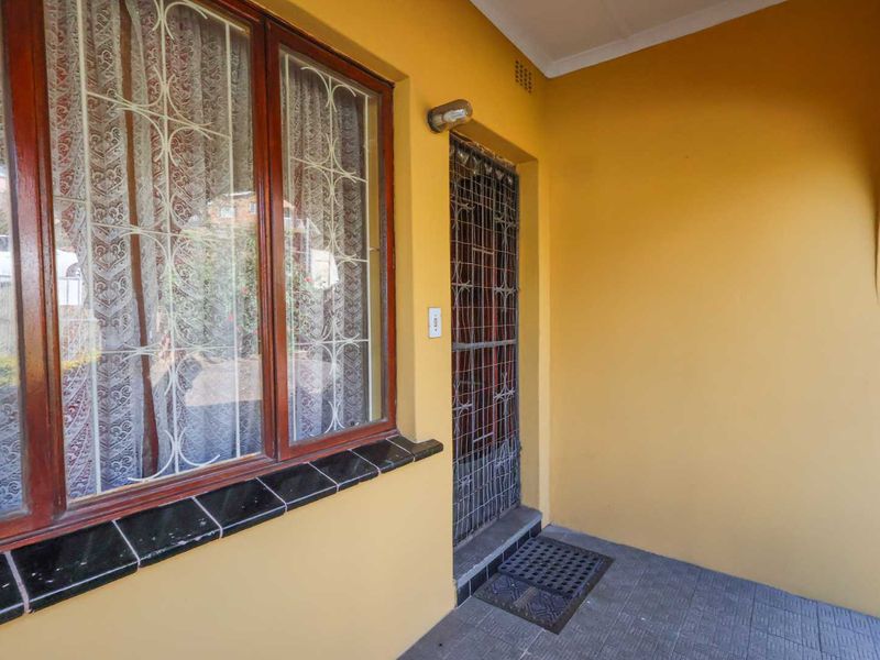Rare Free-Standing Gem in the Heart of Kharwastan, Chatsworth! - Photo 3
