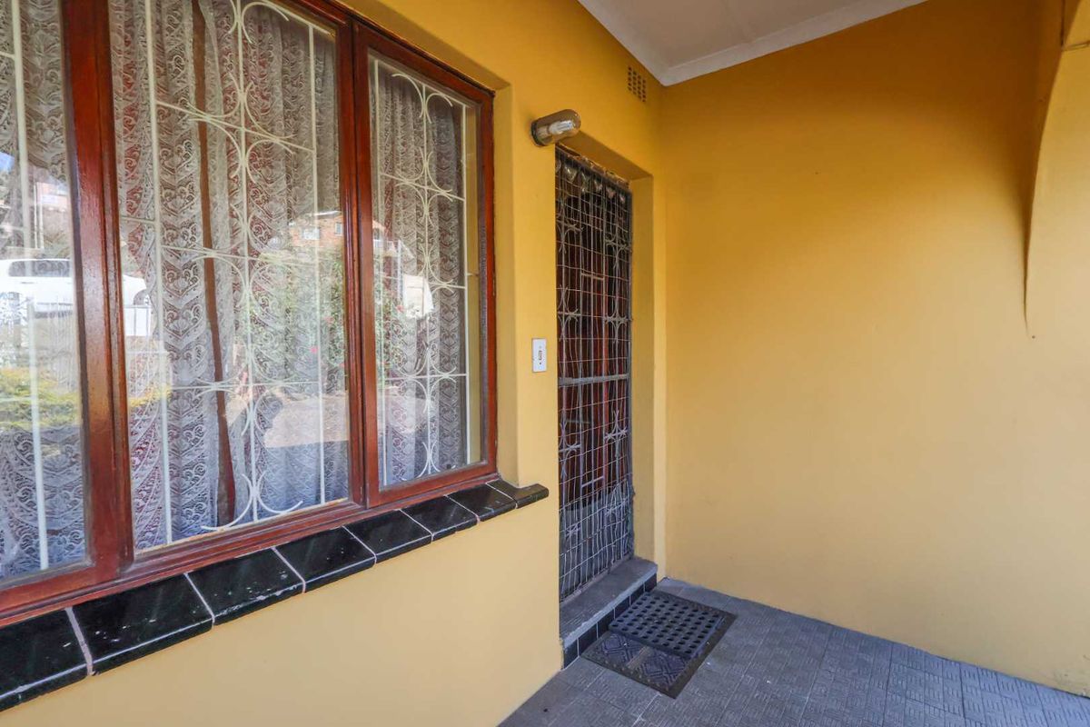 Rare Free-Standing Gem in the Heart of Kharwastan, Chatsworth! - Photo 3