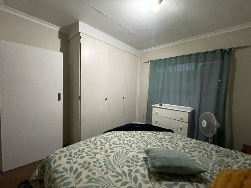2 Bedroom Apartment with Balcony and 24-Hour Security - Photo 10