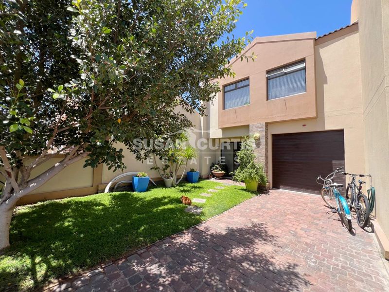 Renovated Family Home with Indoor BBQ & Entertainer’s Deck - Photo 9