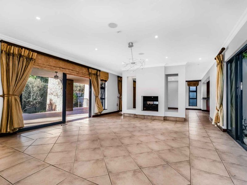 THE PERFECT PRIVATE ENTERTAINER HOME, DESIGNED FOR COMFORTABLE FAMILY LIVING - Photo 6