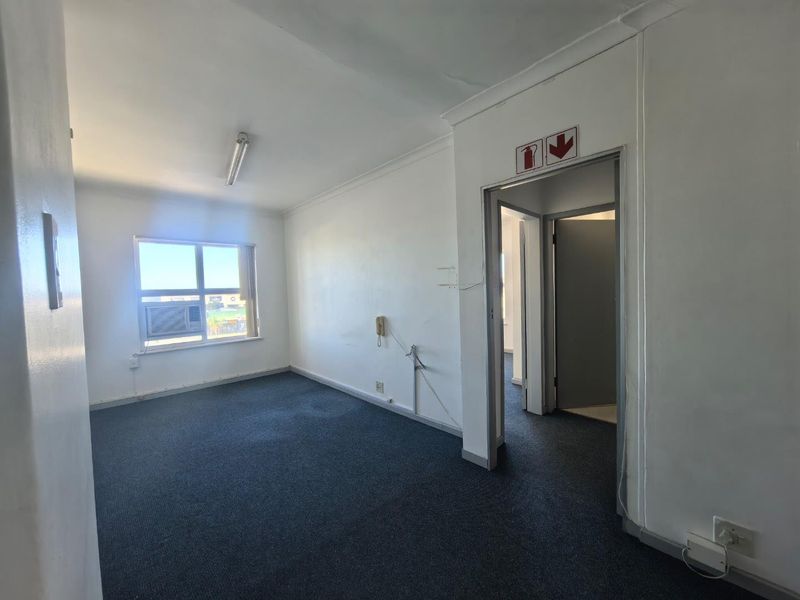 Business space to let in sort after Newton Park - Photo 4