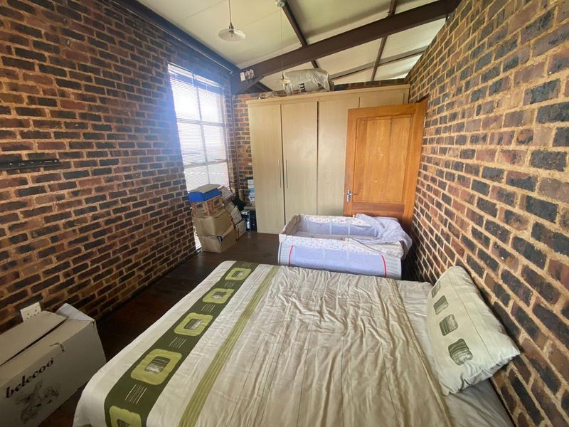 SOHO LOFT LIVING AT IT'S BEST. - Photo 8