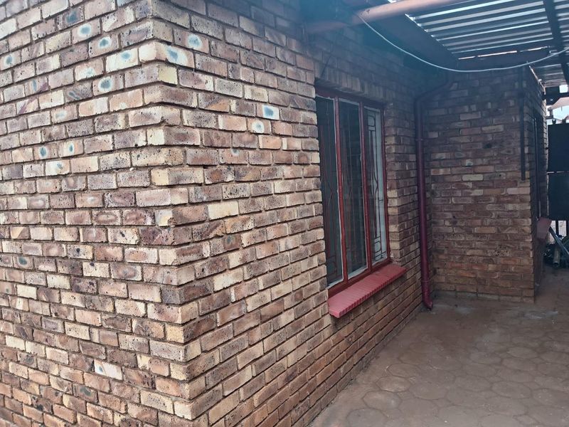 3 Bedroom House For Sale in Ga-Rankuwa Unit 17 - Photo 4