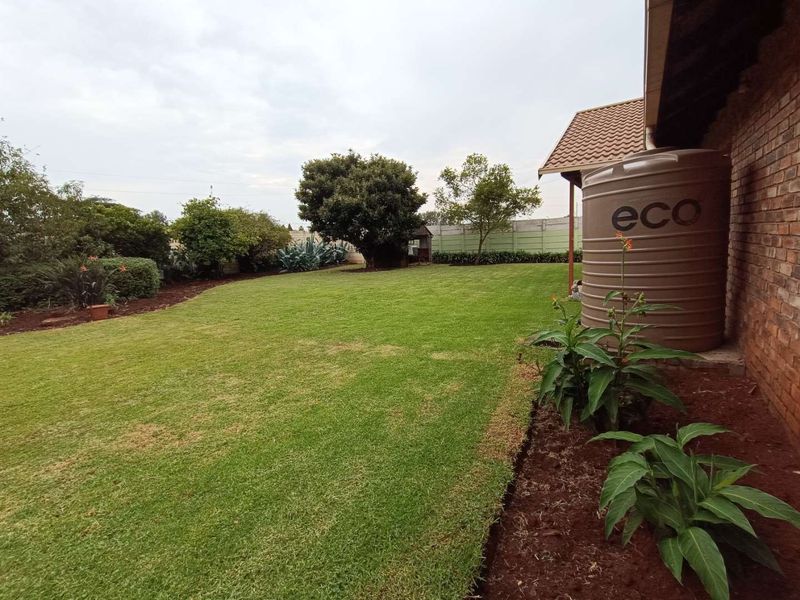 ZWARTKOP CENTURION - 4 BEDROOMS - STUDY - 3 LIVING AREAS - Photo 3