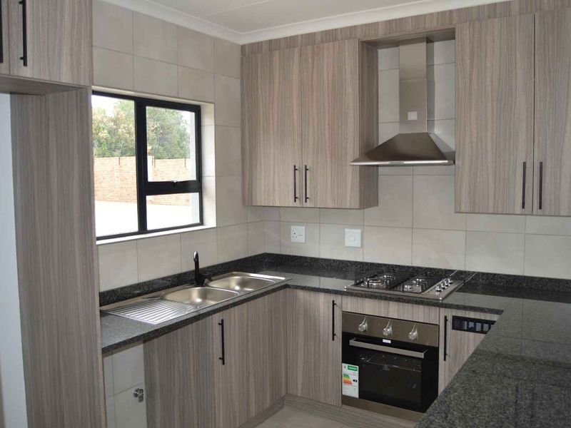 New Developed 2 Bedroom Townhouse For Sale in Brackendowns - Photo 6