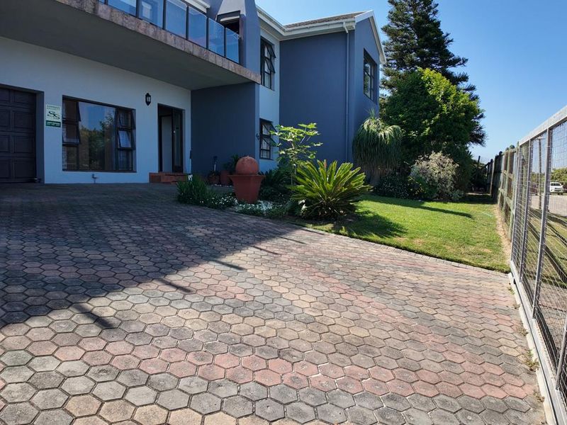 Charming Family Home  in Dwarswegstrand, Garden Route - Photo 2