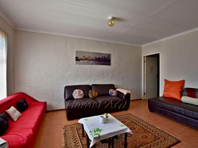 Meersig, Walvis Bay:  4 Bedr Home with 2 Bedr Flat for Sale - Photo 8