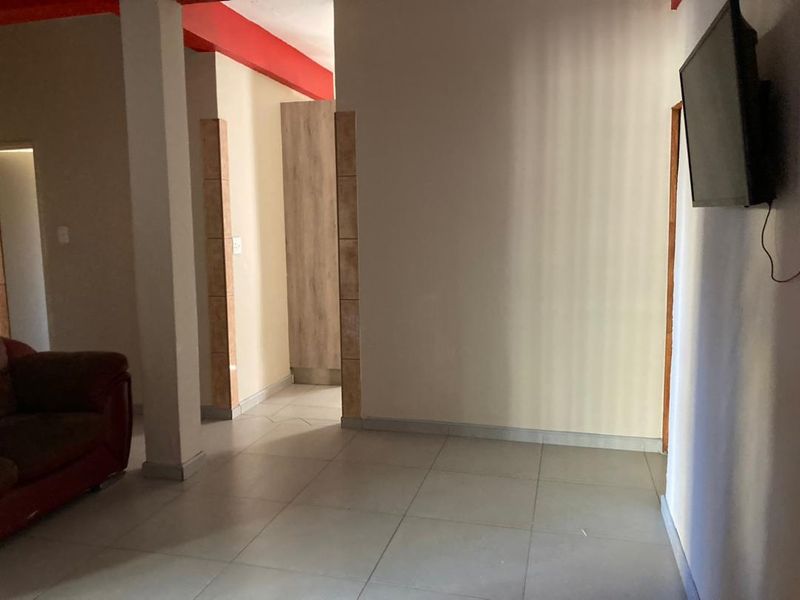 FOR SALE- 5 BEDROOM HOUSE IN WINDHOEK GRYSBLOCK, NAMIBIA - Photo 5