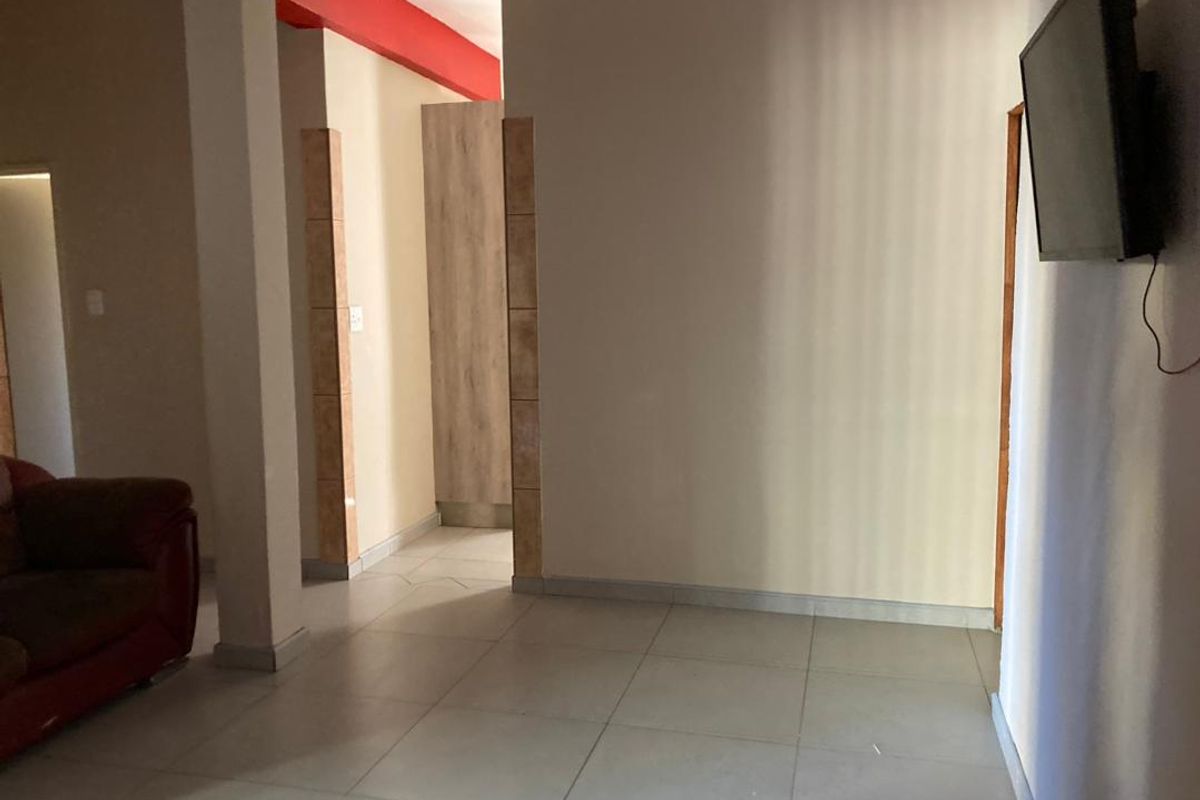 FOR SALE- 5 BEDROOM HOUSE IN WINDHOEK GRYSBLOCK, NAMIBIA - Photo 5