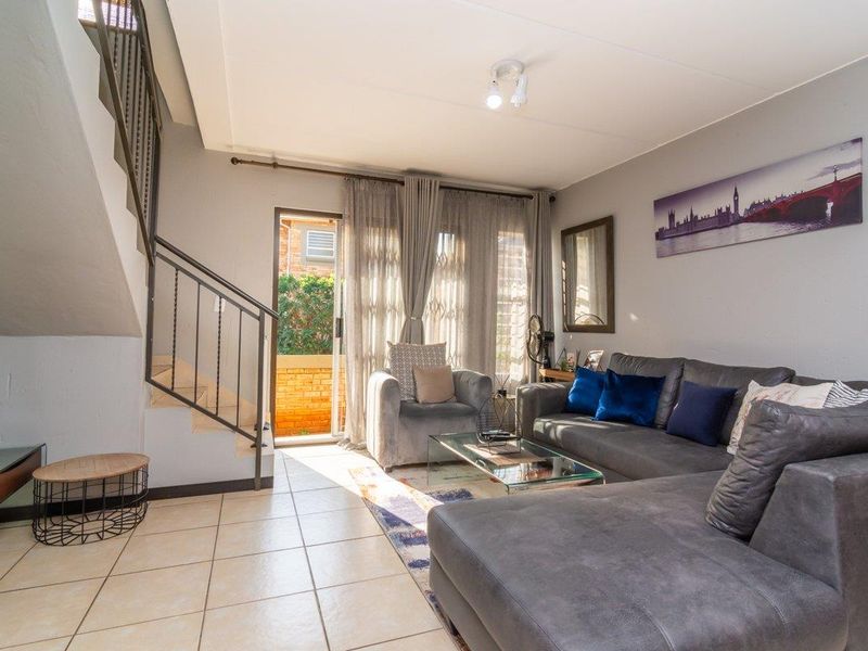 Secure, stylish and spacious duplex townhouse in Wilgeheuwel - Photo 8
