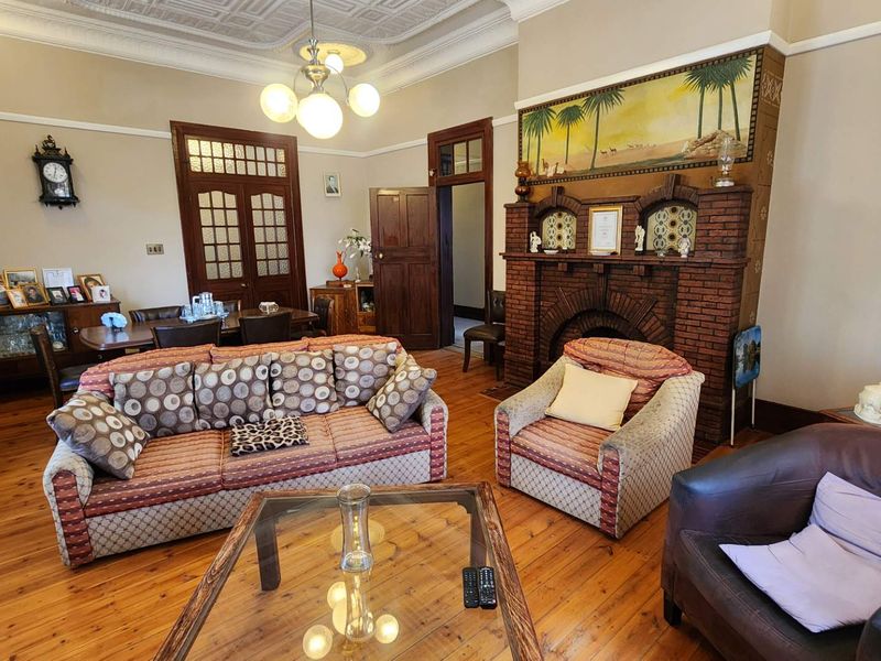 Epitome of Grace and Grandeur - Photo 4