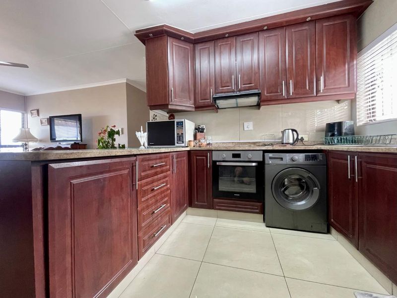 Immaculate 3 Bedroom Apartment in Ballito Cental - Photo 5
