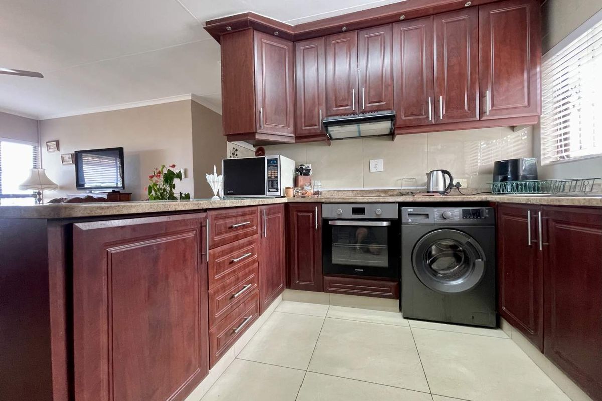 Immaculate 3 Bedroom Apartment in Ballito Cental - Photo 5
