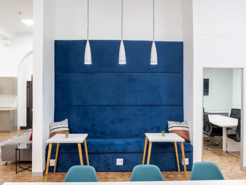 All-inclusive access to coworking space in Regus Country Club. - Photo 4