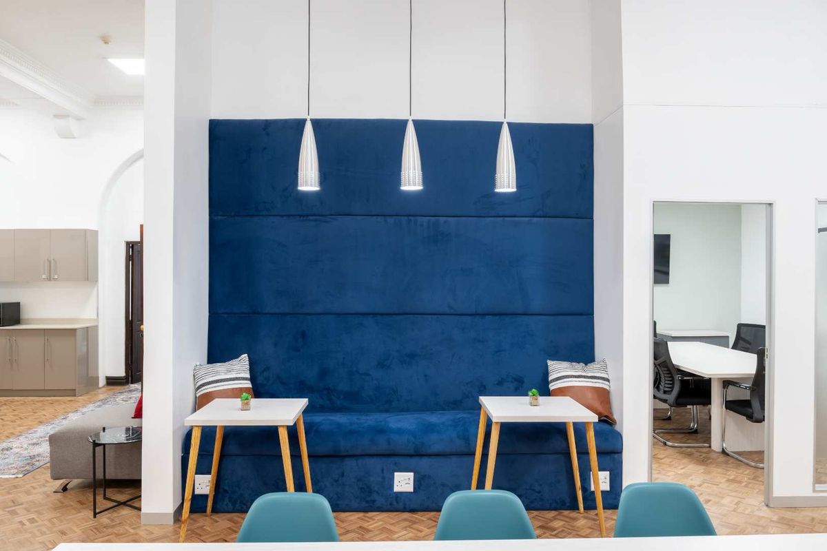 All-inclusive access to coworking space in Regus Country Club. - Photo 4