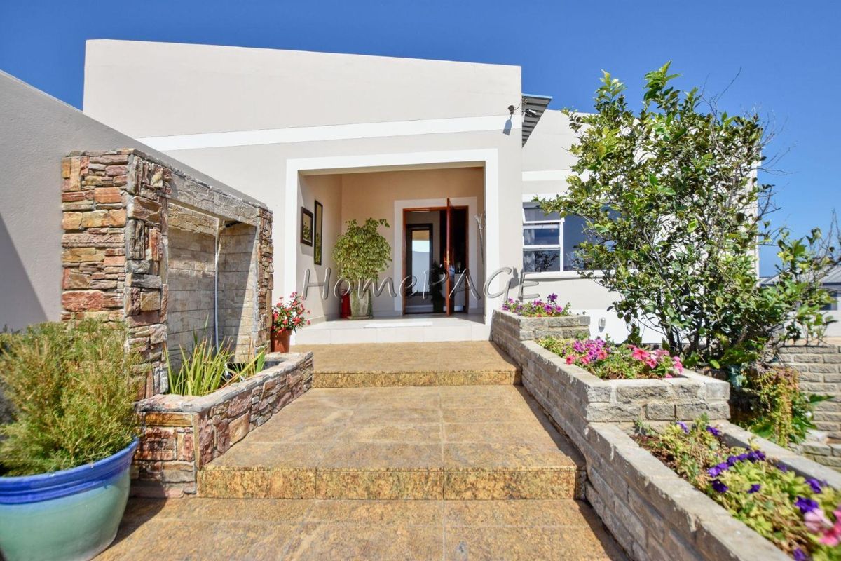 Mile 4 Ext 1, Swakopmund:  9 Bedr Versatile Property is for Sale - Photo 3