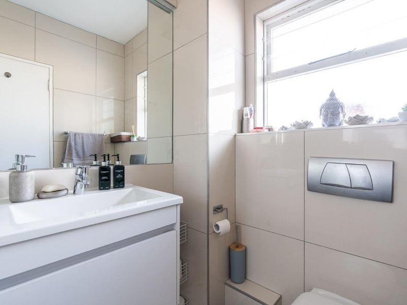 Prime 2-Bedroom Apartment on Central St Johns Road - Photo 7