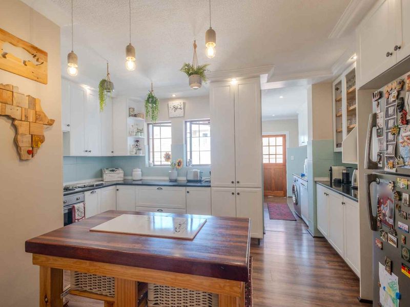 Well kept family home  -  Sole Mandate - Photo 10