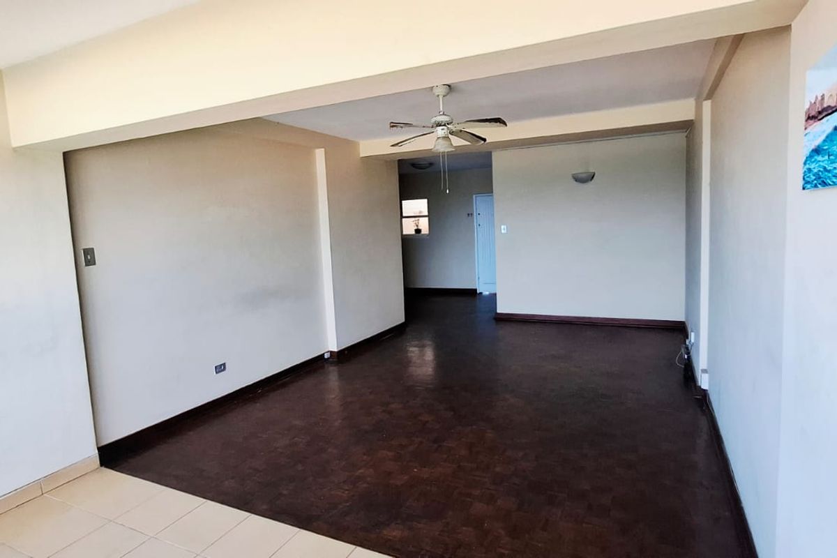 **Charming Apartment for Rent in Prestigious Blue Chip Building** - Photo 5