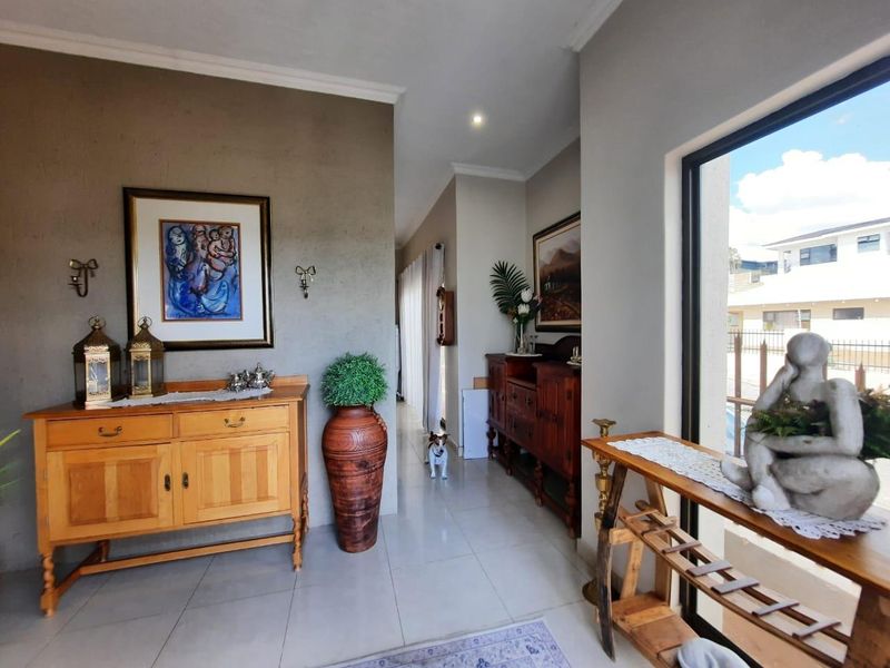 Auasblick - Stylish & Spacious Family Home for Sale N$5 500 000 - Photo 4