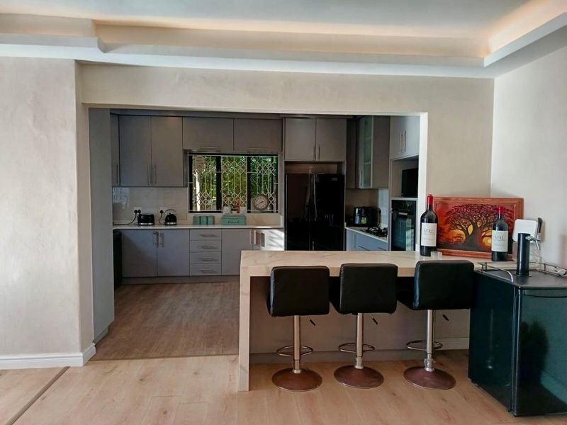 Modern Family Home with Flatlet, Granny Flat &amp; Stunning Views in Brighton Beach - Photo 7
