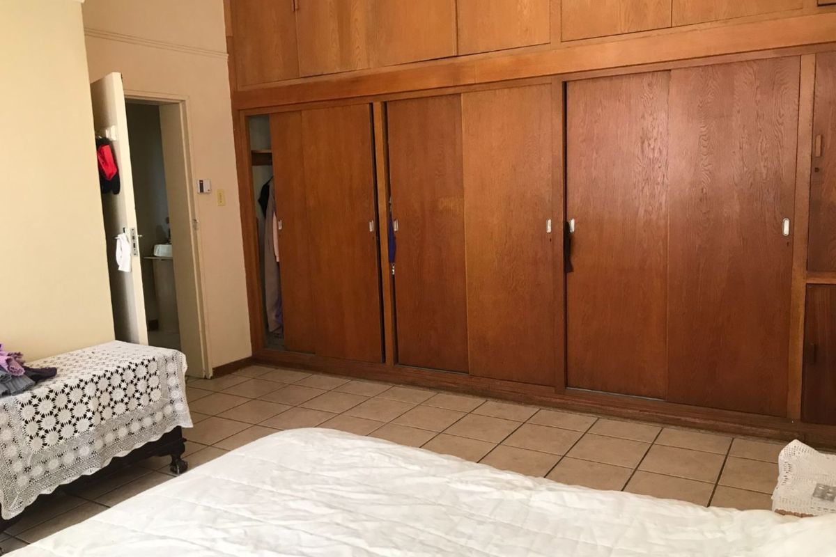 Great potential and opportunity for the entrepreneur or investor. - Photo 3