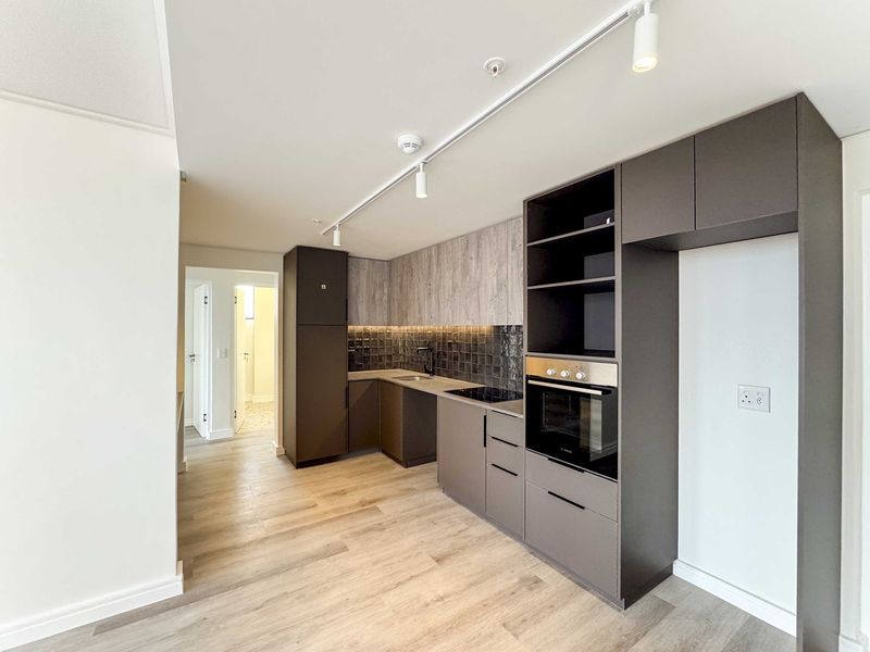 Ultra modern 8th Floor Corner Apartment with Magnificent Sea & Table Mountain Views - Photo 4