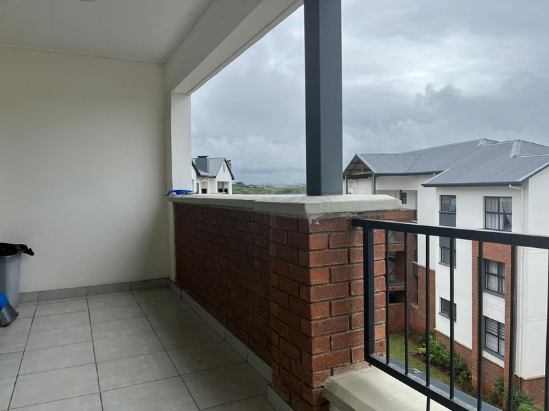 Modern Top-Floor 2-Bedroom Apartment To Rent in a Popular Balwin Estate - Photo 3