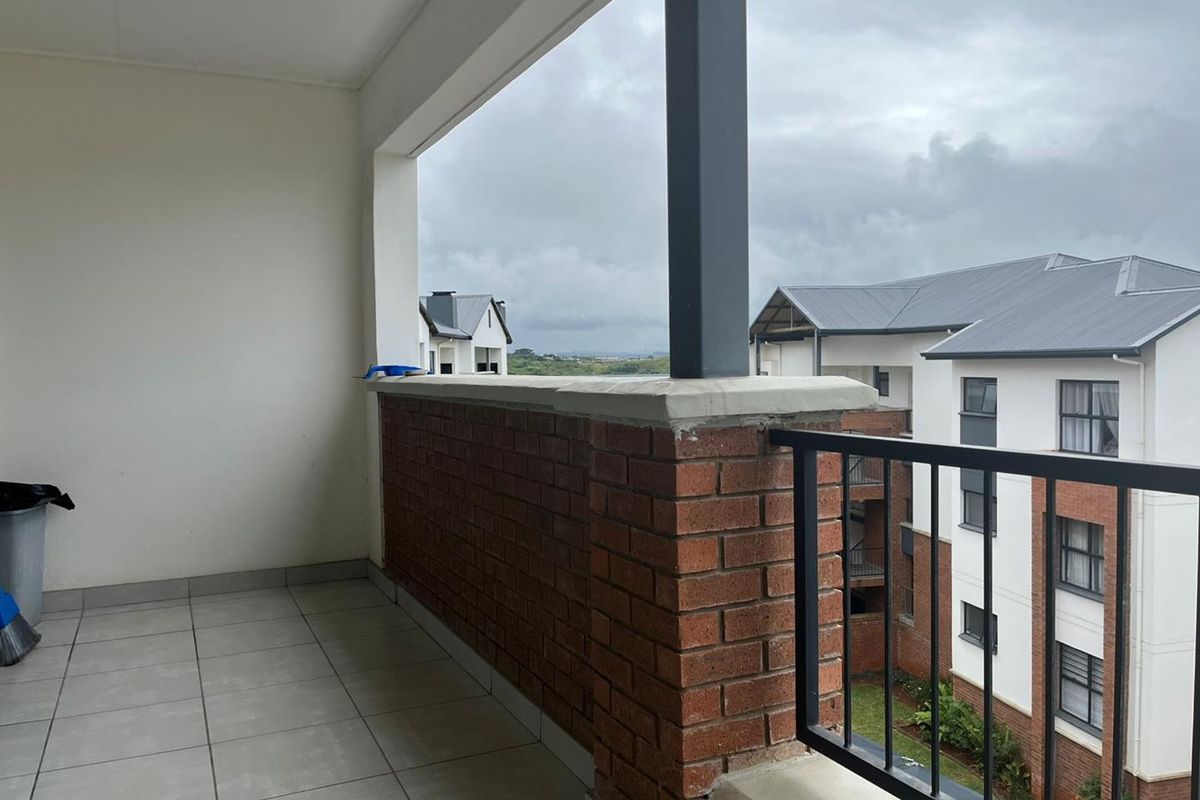 Modern Top-Floor 2-Bedroom Apartment To Rent in a Popular Balwin Estate - Photo 3
