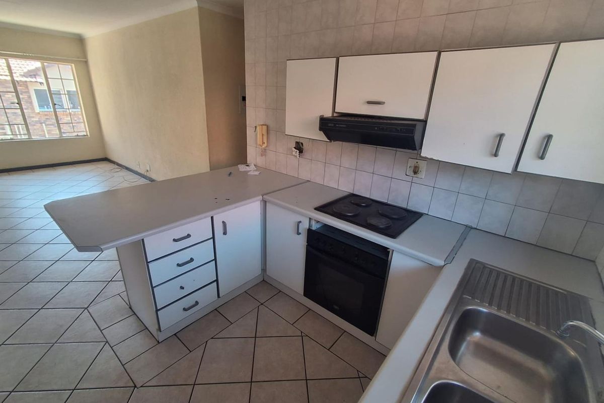 UPSTAIRS UNIT IN VILLA VISTA - GLENVISTA - Photo 2