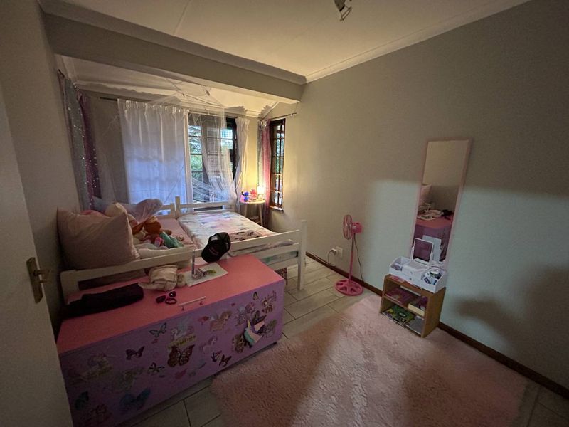 Charming 3-Bed Home: Comfort & Convenience Await! - Photo 9