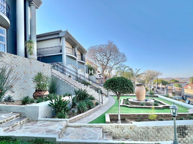 Mansion with breathtaking city views! - Photo 3
