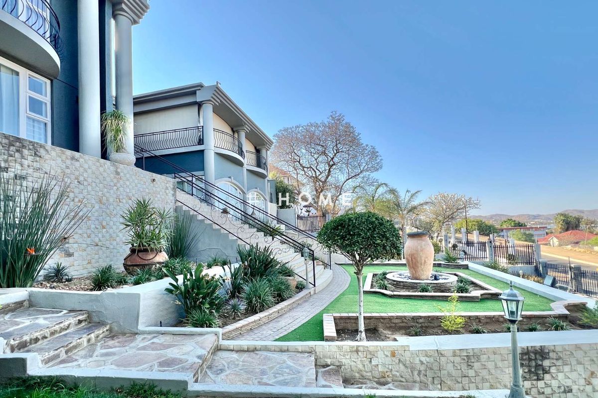 Mansion with breathtaking city views! - Photo 3