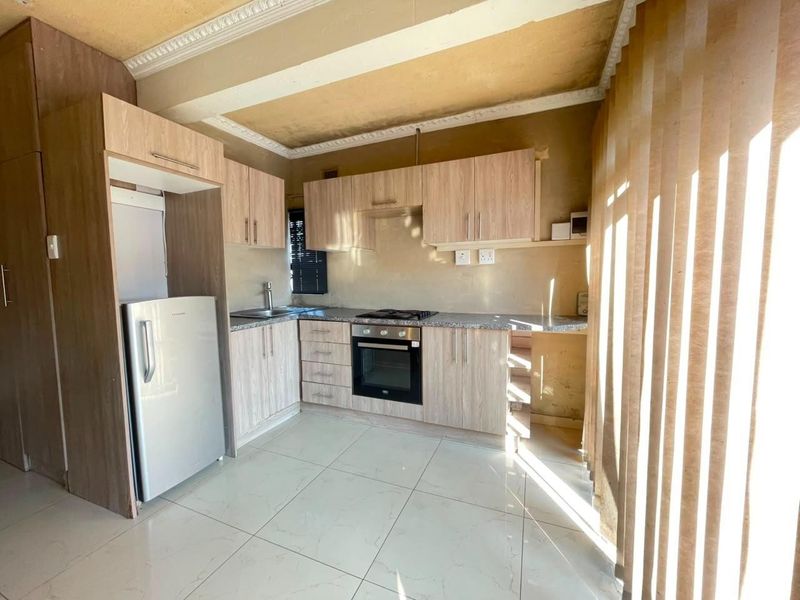 Cottage to rent in Westville North - Photo 3